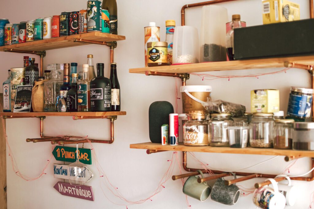 Apri Shelves | Grenen met koperen frame
