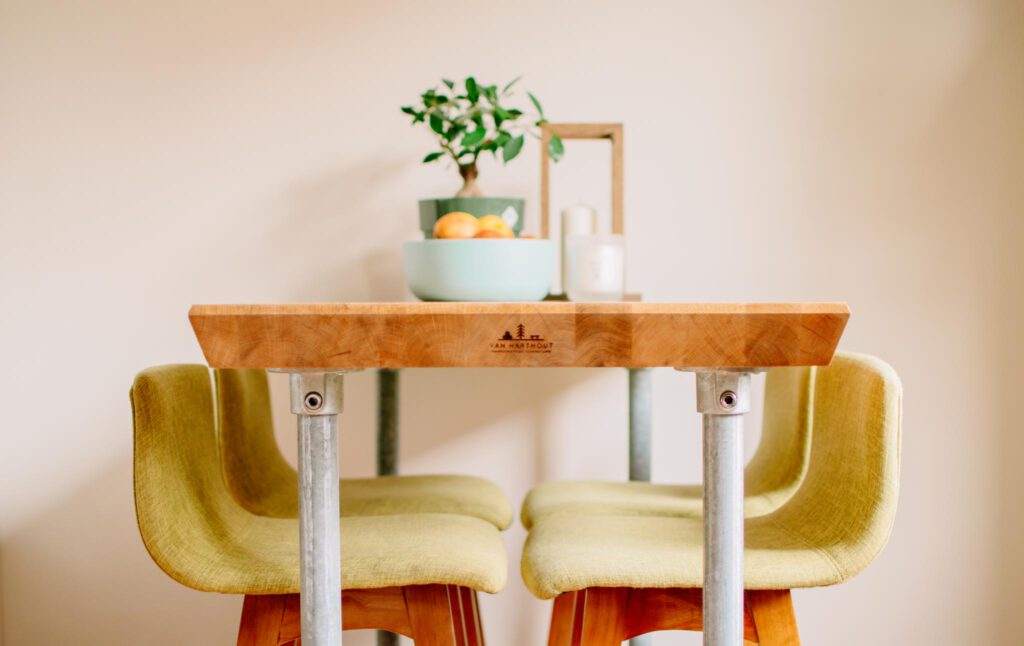Miso Bartafel | Eiken met stalen frame